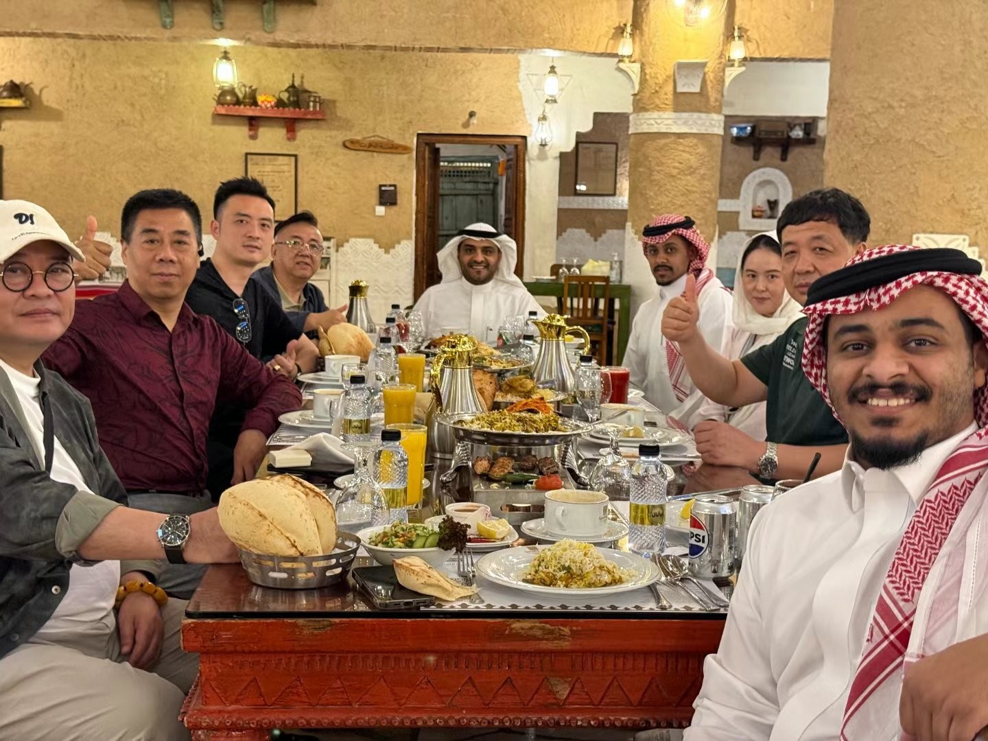 أبحر إلى البحر ، كتلة صلبة في المملكة العربية السعودية: فيلم وثائقي استقصائي يستكشف المحيط الأزرق الجديد للهندسة المعمارية.